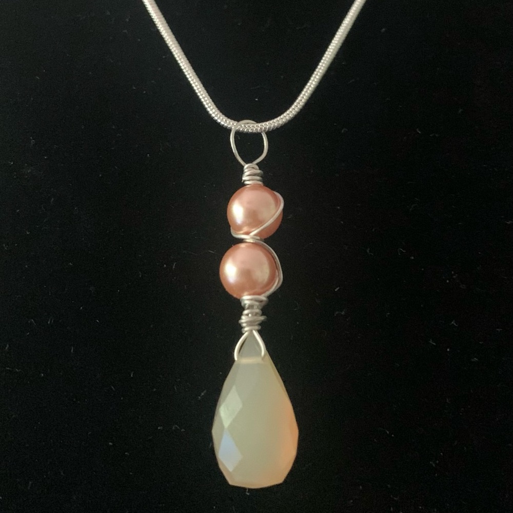Pearl, Calcedony Tear drop Briolette/Peach Cultured Pearl.SS Wire wrapped - Picture 2 of 8
